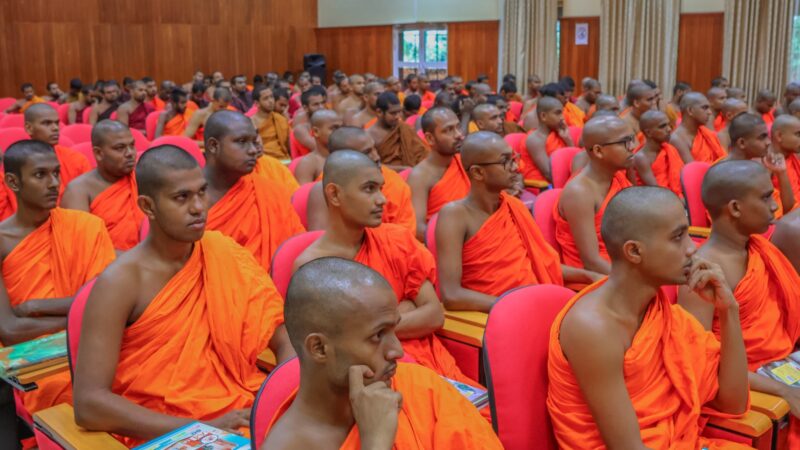 Guru-tharuwata-perahuruvak (1)