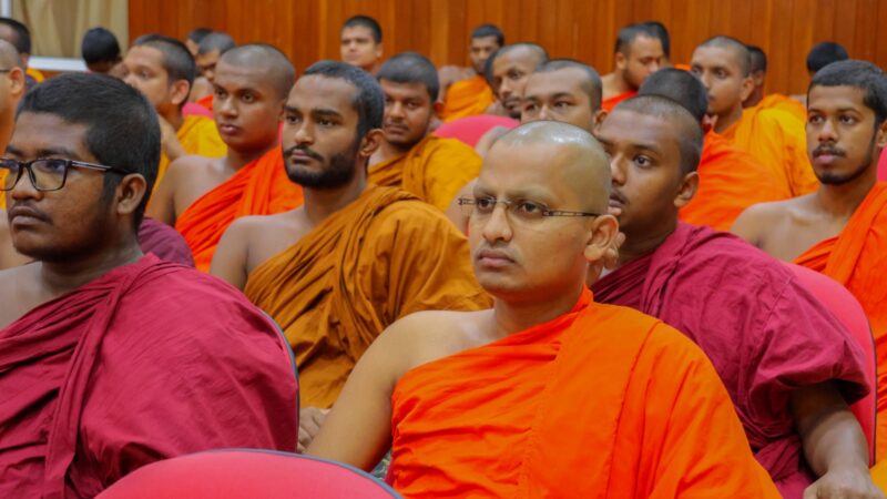 Guru-tharuwata-perahuruvak (9)